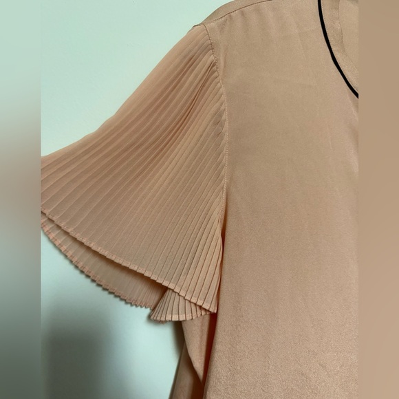 NWOT Karl Lagerfeld - Gorgeous short cap sleeve top. Silky fluttered sleeves. - Picture 6 of 10